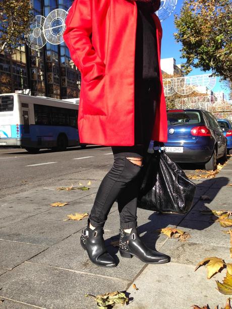 RED COAT!!! RED COAT!!!