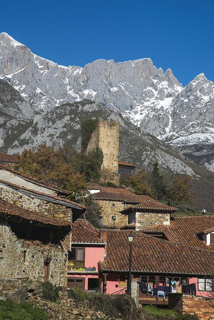 Mogrovejo, bajo los Picos Mogrovejo, Cantabria