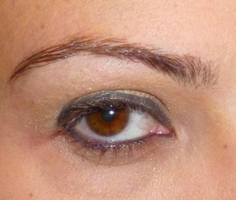 Maquillaje de Fiesta: Ojos ahumados en dorado, paso a paso. Maquillaje de Fiesta: Ojos ahumados en dorado, paso a paso.