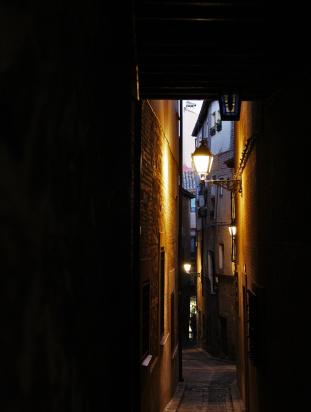 Una callejuela del laberinto de Toledo. Foto: Sara Gordón