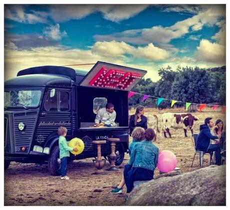 Hoy, día en el que todos queremos cenar en casa, sacamos la comido a la calle Hoy, día en el que todos queremos cenar en casa, sacamos la comido a la calle