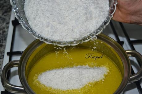 Turrón de Coco con Chocolate Negro y Bombones Turrón de Coco con Chocolate Negro y Bombones