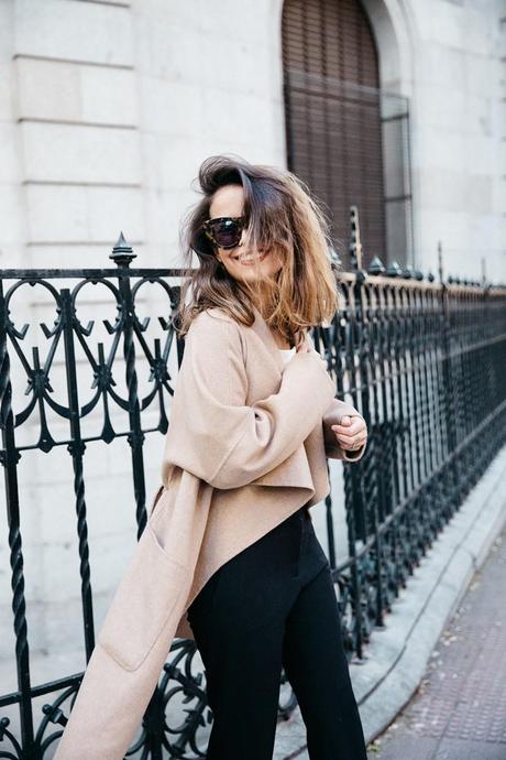 BARDOT TOP Bardot_Top-Stripes-Purificacion_Garcia_Trousers-Camel_Coat-Outfit-Street_Style-Collage_Vintage-14
