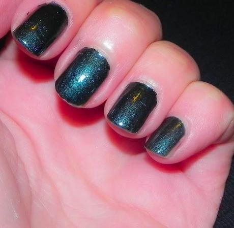 Inspiración fiestas: Imperial Green (look, outfit y manicura) Inspiración fiestas: Imperial Green (look, outfit y manicura)