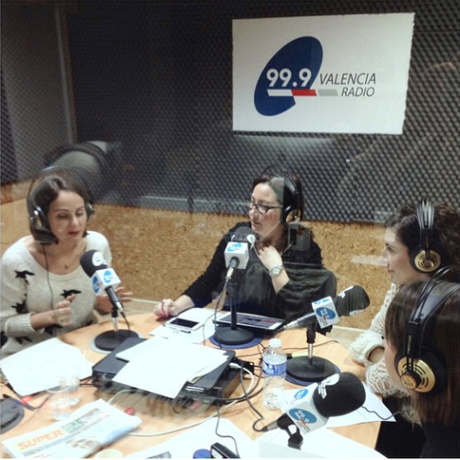 ¡Nuestro estreno en la radio! ¡Nuestro estreno en la radio!