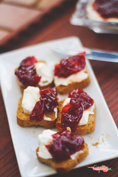 Canapés de Pimientos Caramelizados Canapés de Pimientos Caramelizados