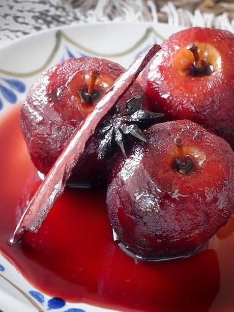 Manzanas pochadas en sangría Caroreña