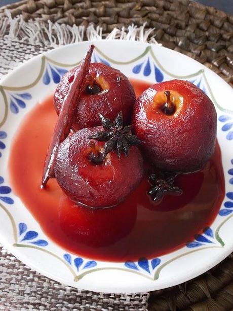 Manzanas pochadas en sangría Caroreña