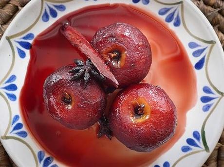 Manzanas pochadas en sangría Caroreña