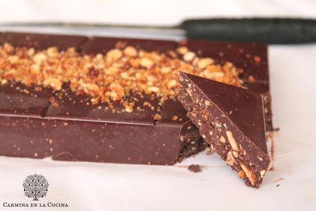 TURRÓN DE CHOCOLATE CON AOVE Y PRALINÉ DE AVELLANAS #ASALTABLOGS TURRÓN DE CHOCOLATE CON AOVE Y PRALINÉ DE AVELLANAS #ASALTABLOGS