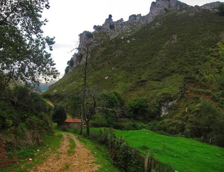 Travesia al pico Hibeo (de la Rebollada a Ardisana) Travesia al pico Hibeo (de la Rebollada a Ardisana)