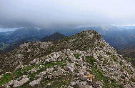 Travesia al pico Hibeo (de la Rebollada a Ardisana) Travesia al pico Hibeo (de la Rebollada a Ardisana)