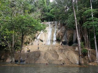 Nam Tok. Saiyoknoi waterfall