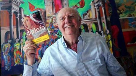 “Lucrecia Borgia, la hija del Papa” de Dario Fo Dario Fo presenta su nuevo libro en su apartamento en Milán. (Foto EFE)