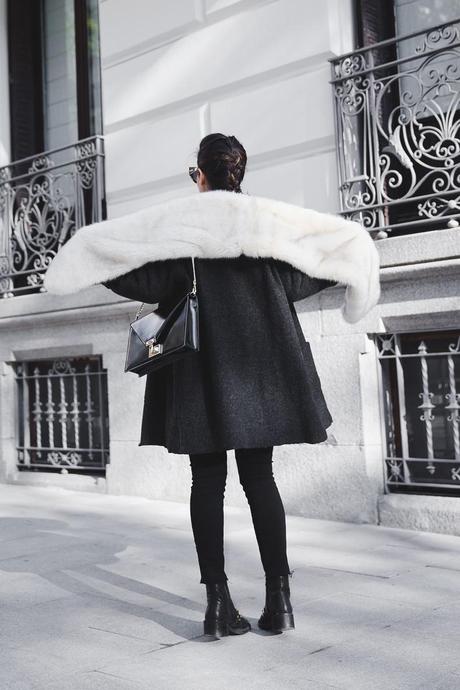 FAUX FUR SCARF Faux_Fur_Scarf-Miandco_Coat-Plaid_Shirt-Layers-Chained_Boots-Outfits-Street_Style-French_Braid-18