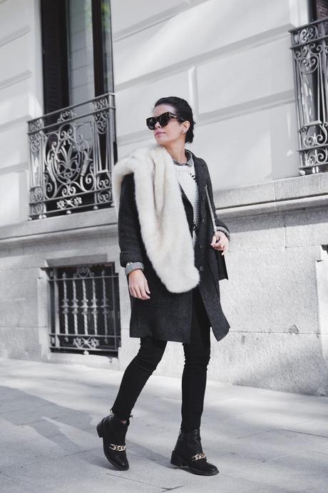 FAUX FUR SCARF Faux_Fur_Scarf-Miandco_Coat-Plaid_Shirt-Layers-Chained_Boots-Outfits-Street_Style-French_Braid-21