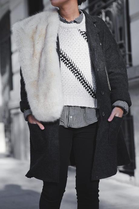 FAUX FUR SCARF Faux_Fur_Scarf-Miandco_Coat-Plaid_Shirt-Layers-Chained_Boots-Outfits-Street_Style-French_Braid-8