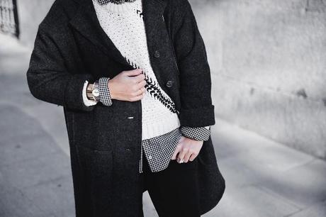 FAUX FUR SCARF Faux_Fur_Scarf-Miandco_Coat-Plaid_Shirt-Layers-Chained_Boots-Outfits-Street_Style-French_Braid-47