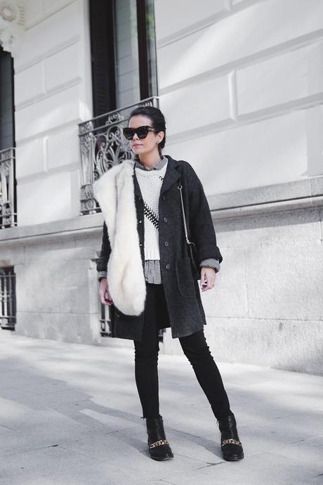FAUX FUR SCARF Faux_Fur_Scarf-Miandco_Coat-Plaid_Shirt-Layers-Chained_Boots-Outfits-Street_Style-French_Braid-16