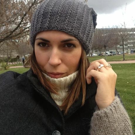 BEANIE & CAPE.- BEANIE & CAPE.-