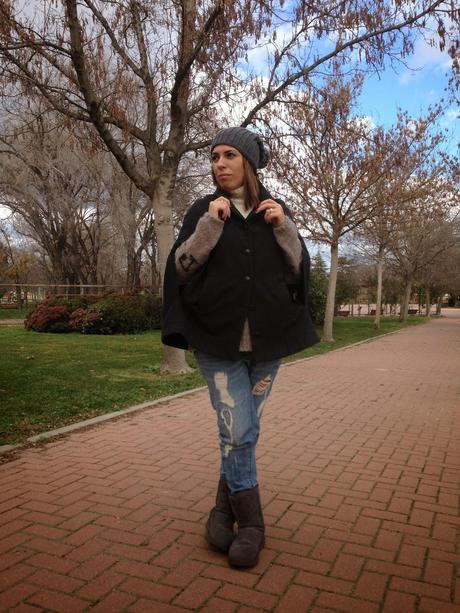 BEANIE & CAPE.- BEANIE & CAPE.-