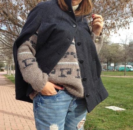 BEANIE & CAPE.- BEANIE & CAPE.-