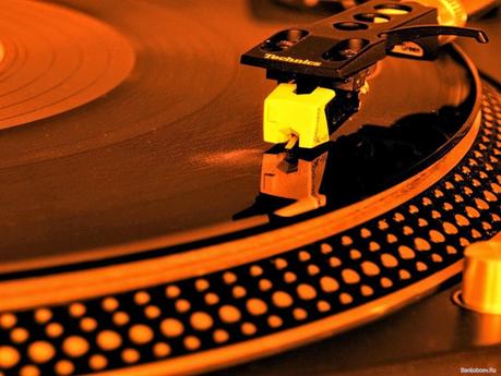 Viendo y Escuchando VINILOS en Youtube Viendo y Escuchando VINILOS en Youtube