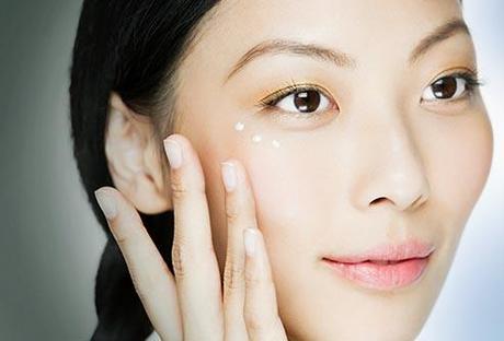 Cómo hacer que tu maquillaje y tu perfume aguanten al máximo en Nochevieja... Cómo hacer que tu maquillaje y tu perfume aguanten al máximo en Nochevieja...