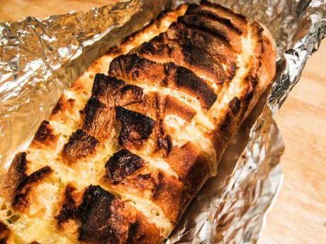 Pan de ajo con queso. pan-de-ajo-con-queso-