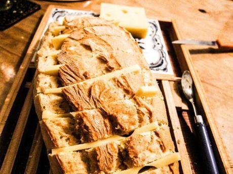 Pan de ajo con queso. pan-de-ajo-con-queso-