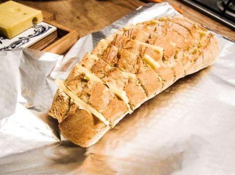 Pan de ajo con queso. pan-de-ajo-con-queso-