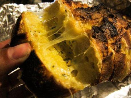 Pan de ajo con queso. pan-de-ajo-con-queso-