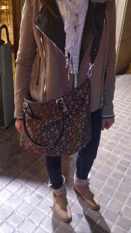 Outfit street style chaqueta beige