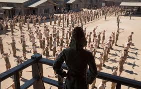 Crítica de “Invencible” (2014) Manu Zapata_El cine (de estreno) fácil de leer_vivazapata.net_general del campo