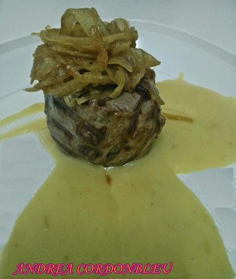 SOLOMILLO DE CERDO IBERICO CON SALSA DE PATATA, MANZANA, CURRY Y LECHE DE COCO. SIN GLUTEN. SOLOMILLO DE CERDO IBERICO CON SALSA DE PATATA, MANZANA, CURRY Y LECHE DE COCO. SIN GLUTEN.