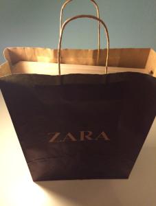 La espléndida experiencia de compra en Zara Online. Bolsa Zara con Caja en el interior