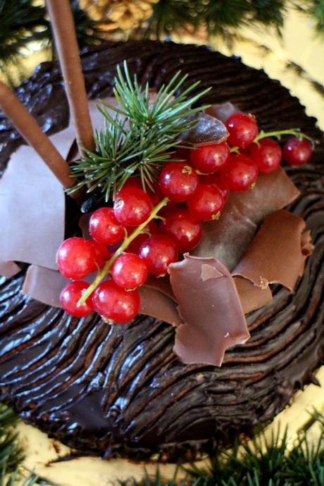 Tarta-tronco de Navidad rellena de crema de turrón de Jijona Tarta-tronco de Navidad rellena de crema de turrón de Jijona