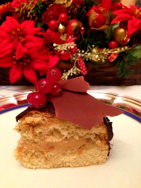 Tarta-tronco de Navidad rellena de crema de turrón de Jijona Tarta-tronco de Navidad rellena de crema de turrón de Jijona