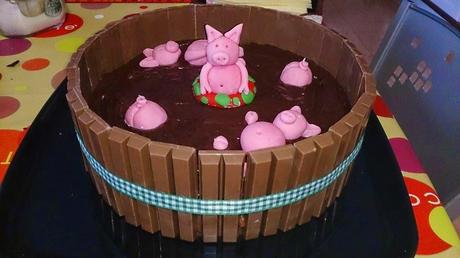 TARTA LODAZAL DE CERDITOS PARA EL 17 CUMPLEAÑOS DE AITOR TARTA LODAZAL DE CERDITOS PARA EL 17 CUMPLEAÑOS DE AITOR