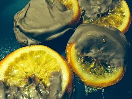 Naranjas Confitadas bañadas en chocolate negro Naranjas Confitadas bañadas en chocolate negro