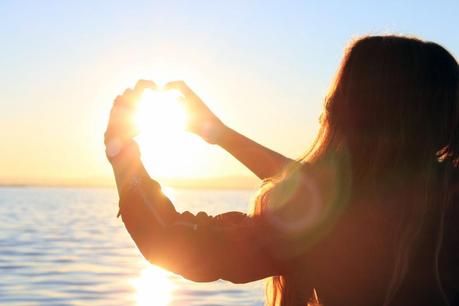 Camel coat and Michael Kors tote bag Image and video hosting by TinyPic