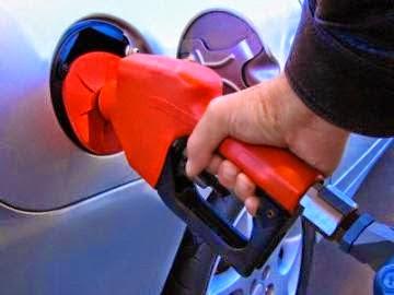 El 2015 abre con más bajas  en precios combustibles.