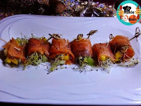 Rollitos de salmón con fruta y verduras Rollitos de salmón con fruta y verduras