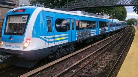 Otra vez graffitearon dos coches 0km Otra vez graffitearon dos coches 0km