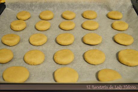 Polvorones caseros para celebrar el año nuevo Polvorones caseros para celebrar el año nuevo