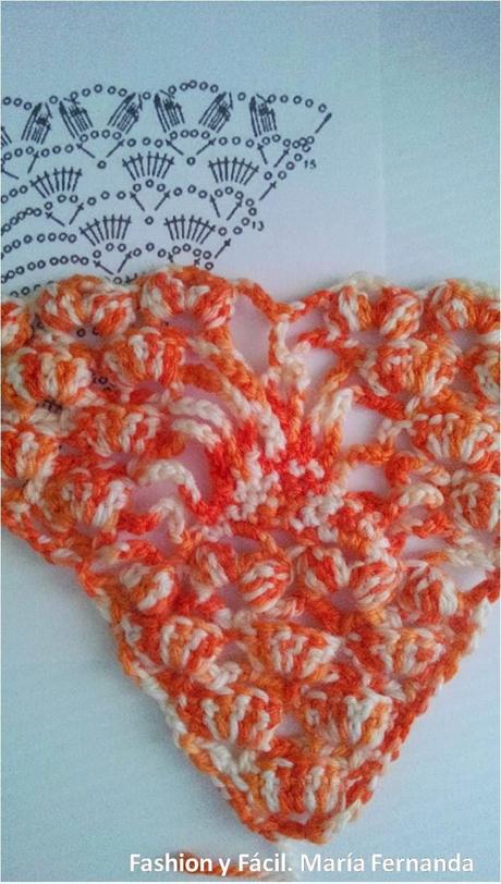 Motivo de triángulo dentro de triángulo con araña a crochet. Pastilla para hacer un chall tejido (Crocheted triangle inside a triangle with spider motive to make a shawl) Motivo de triángulo dentro de triángulo con araña a crochet. Pastilla para hacer un chall tejido (Crocheted triangle inside a triangle with spider motive to make a shawl)