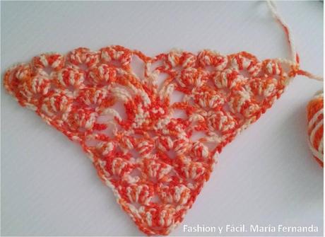 Motivo de triángulo dentro de triángulo con araña a crochet. Pastilla para hacer un chall tejido (Crocheted triangle inside a triangle with spider motive to make a shawl) Motivo de triángulo dentro de triángulo con araña a crochet. Pastilla para hacer un chall tejido (Crocheted triangle inside a triangle with spider motive to make a shawl)