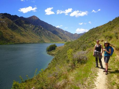 SENDERISMO EN LA ZONA DE QUEENSTOWN: MOKE LAKE SENDERISMO EN LA ZONA DE QUEENSTOWN: MOKE LAKE