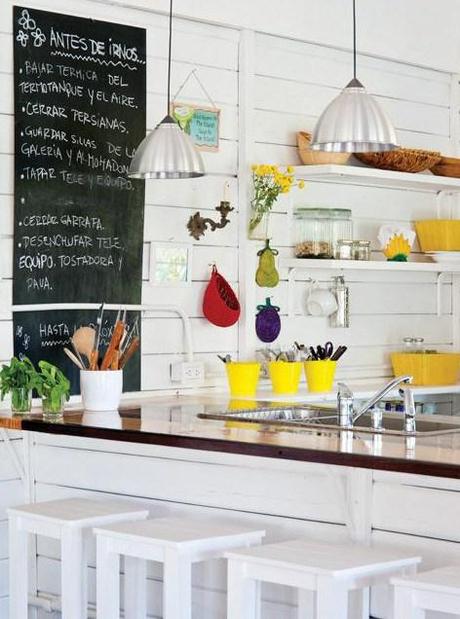 UN REFUGIO... EN LA ORILLA DEL AGUA UN REFUGIO... EN LA ORILLA DEL AGUA