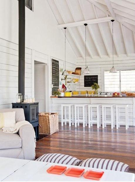 UN REFUGIO... EN LA ORILLA DEL AGUA UN REFUGIO... EN LA ORILLA DEL AGUA